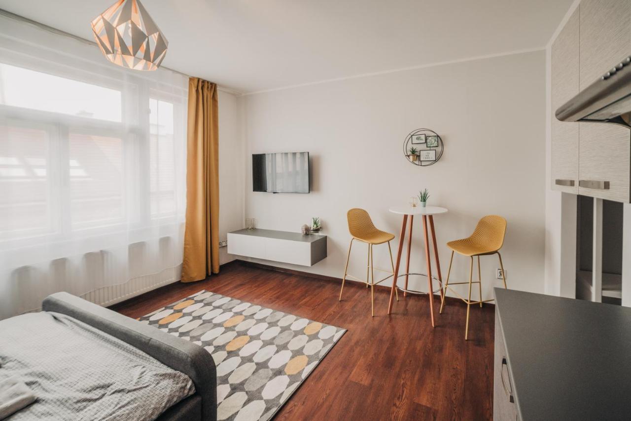 Citybeat Apartments, 400M From The Square Пилзен Екстериор снимка