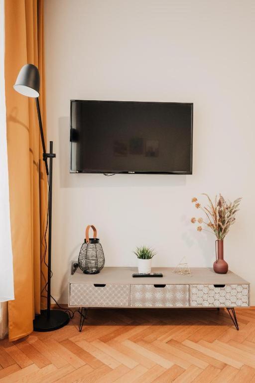 Citybeat Apartments, 400M From The Square Пилзен Екстериор снимка