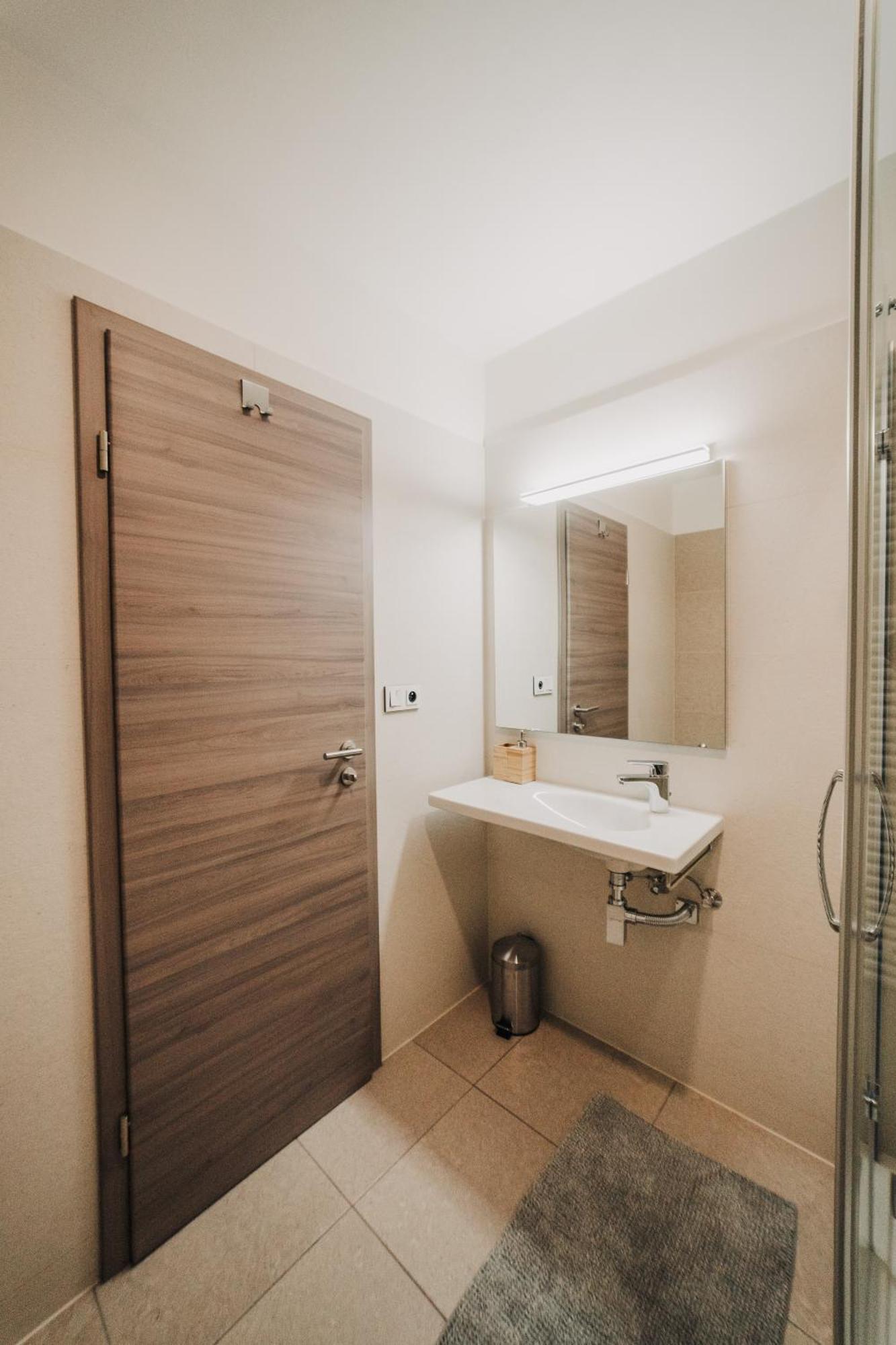 Citybeat Apartments, 400M From The Square Пилзен Екстериор снимка