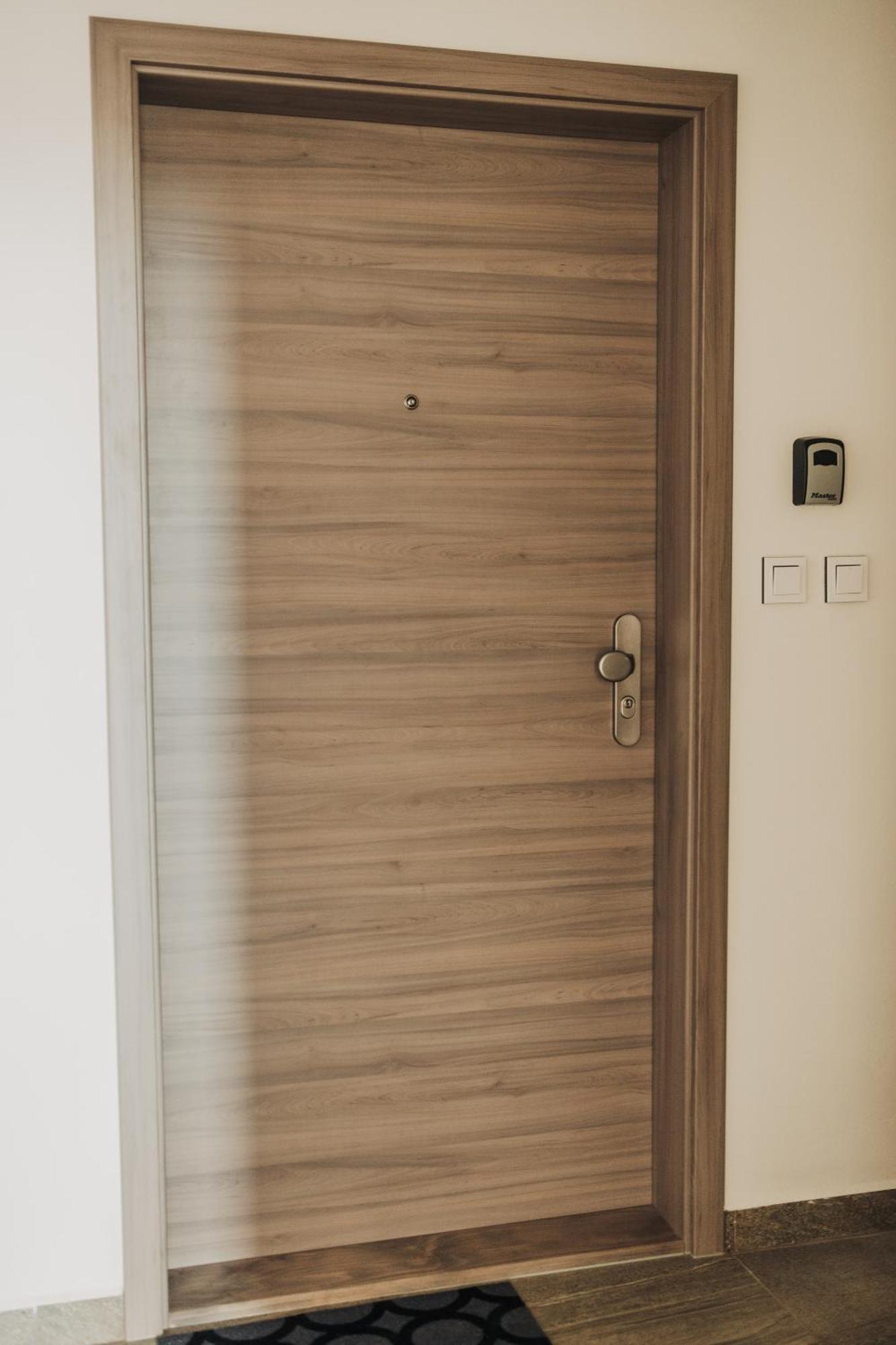 Citybeat Apartments, 400M From The Square Пилзен Екстериор снимка