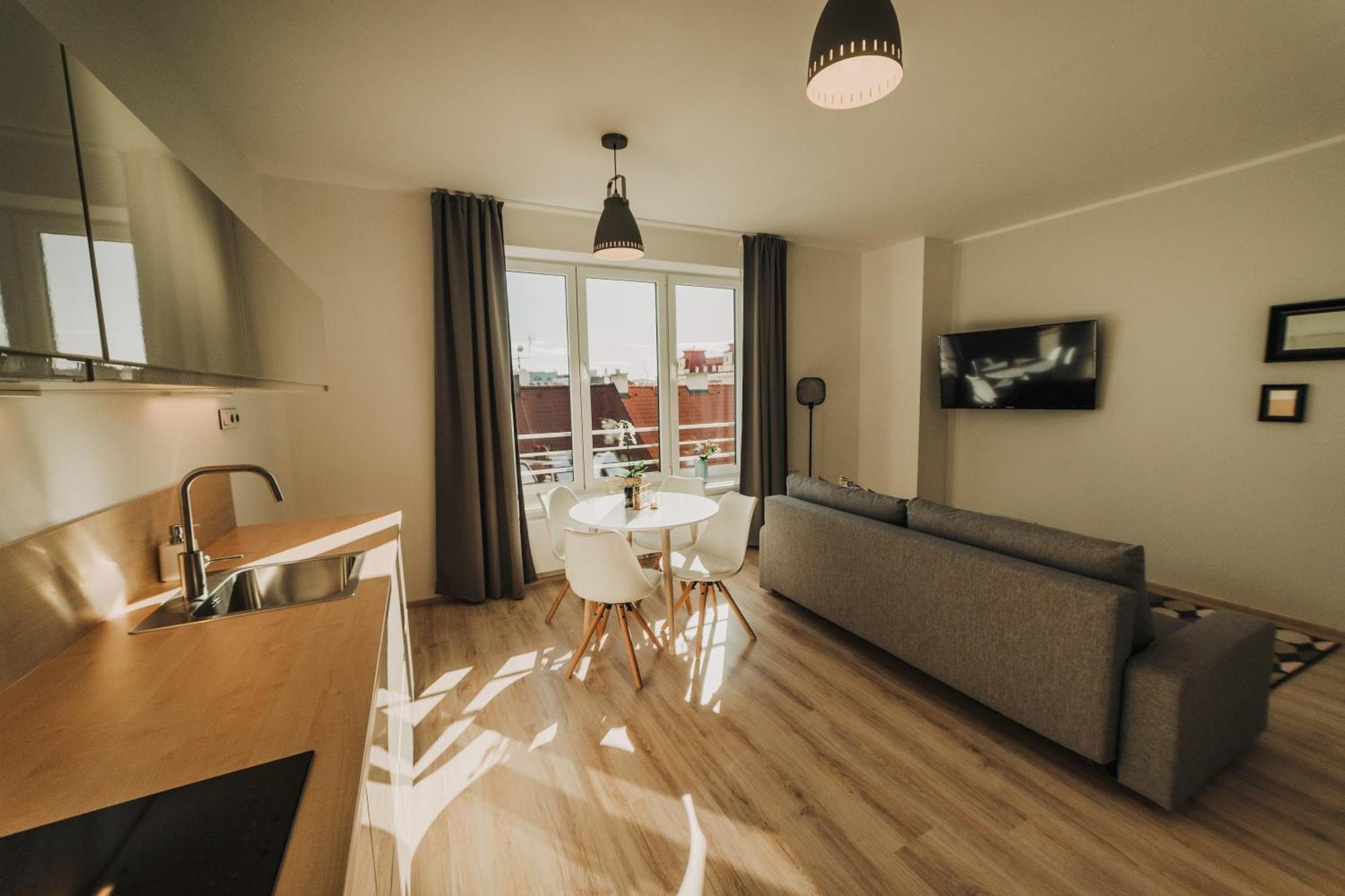 Citybeat Apartments, 400M From The Square Пилзен Екстериор снимка