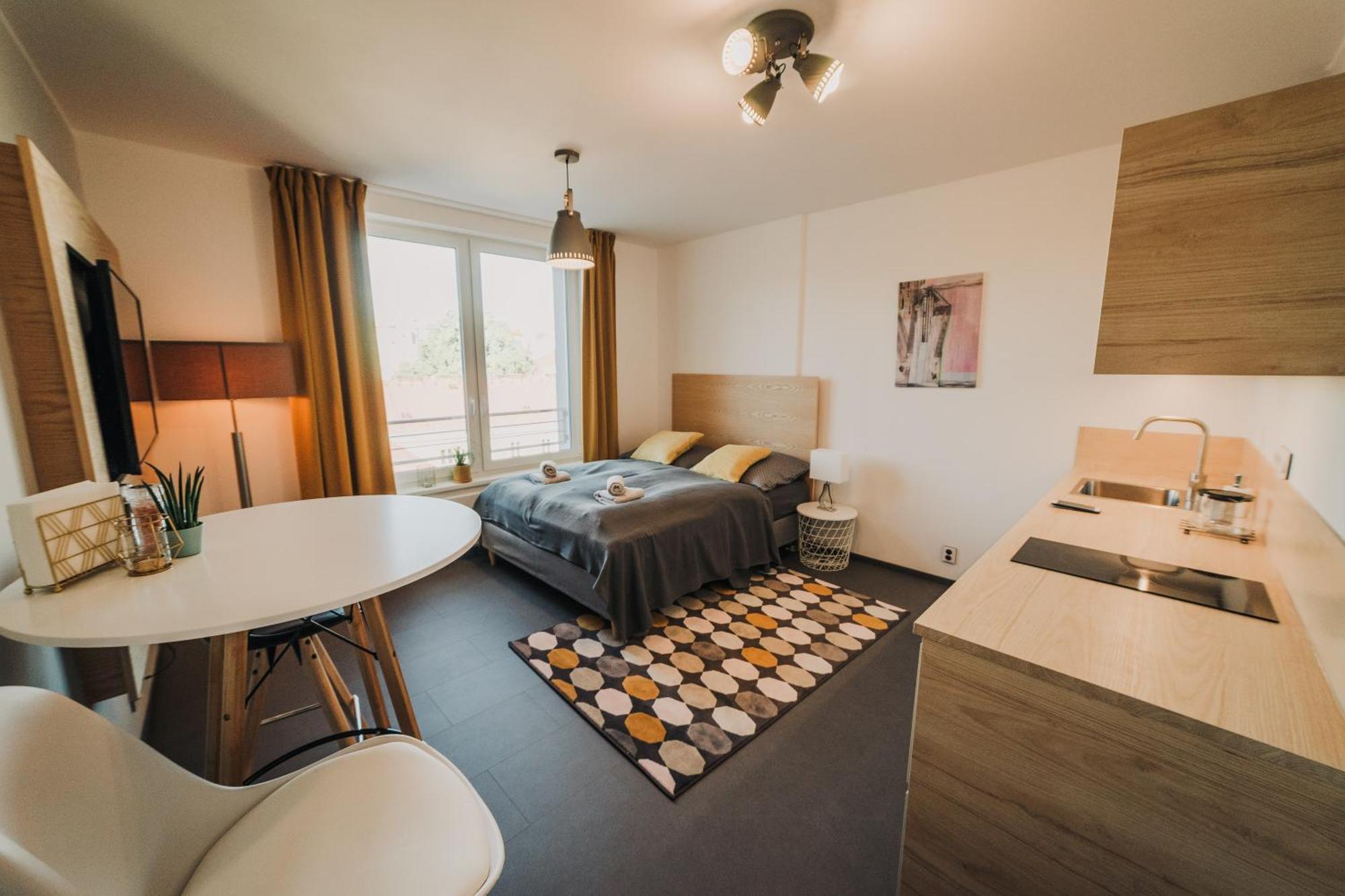 Citybeat Apartments, 400M From The Square Пилзен Екстериор снимка