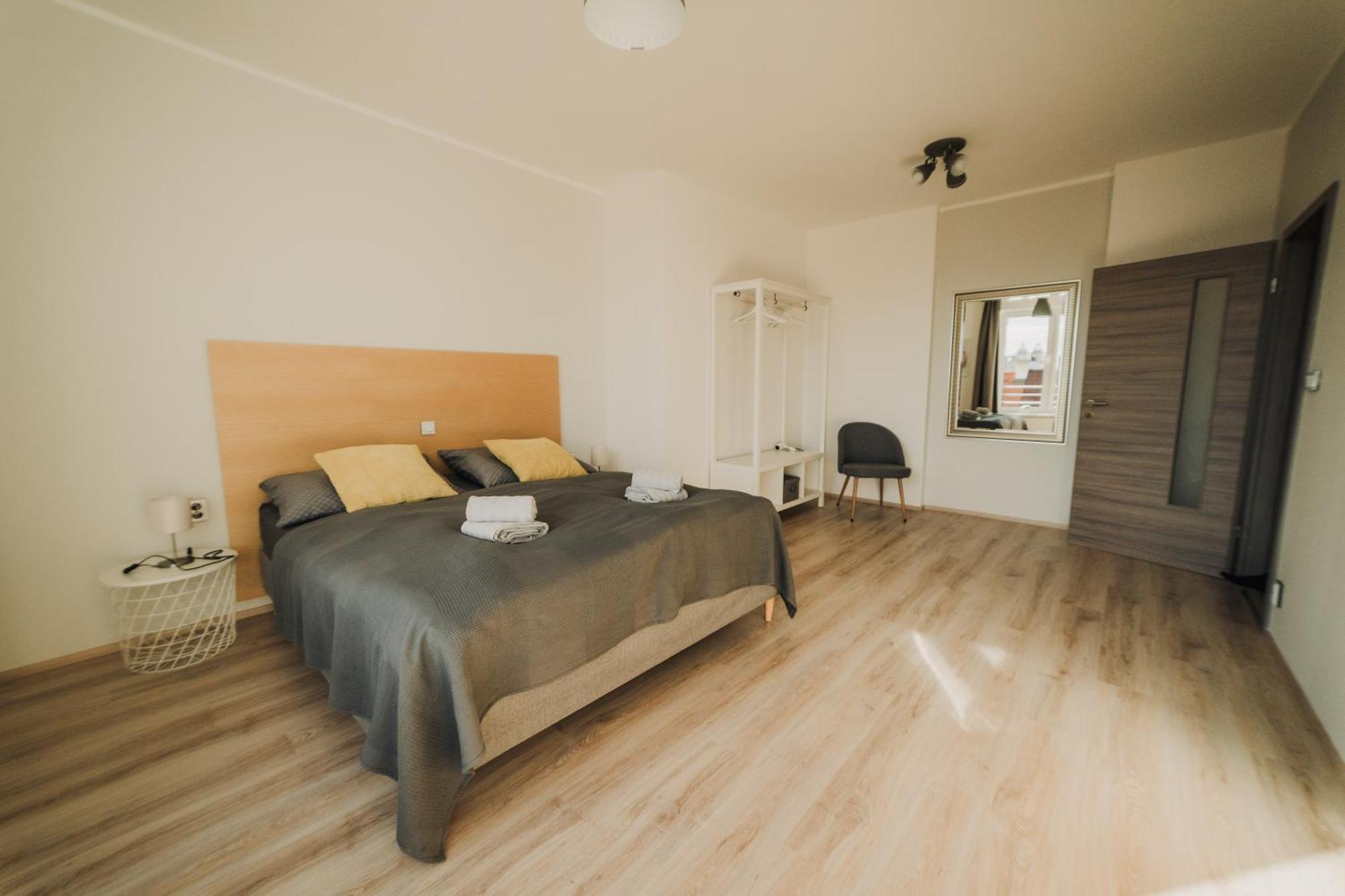 Citybeat Apartments, 400M From The Square Пилзен Екстериор снимка