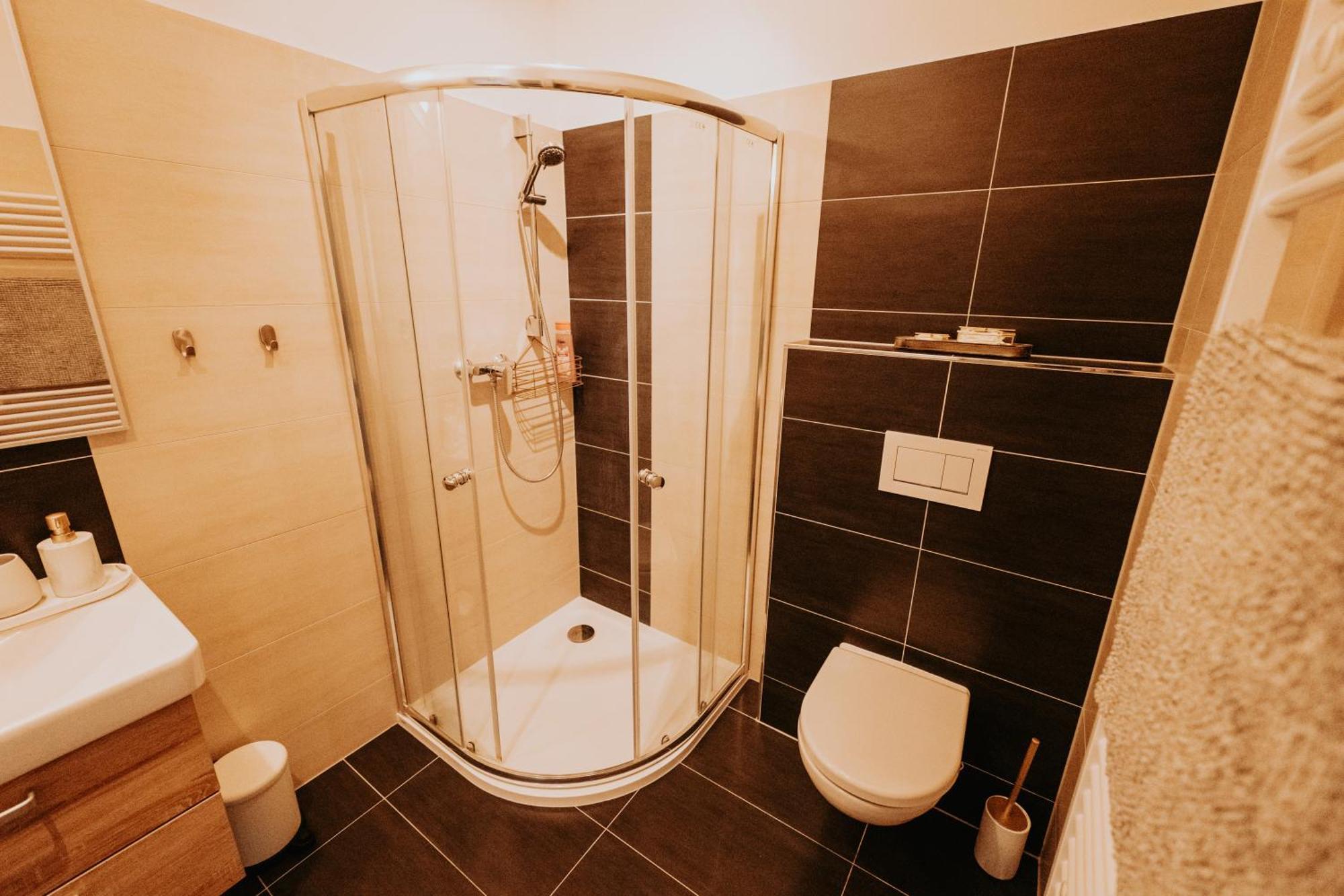 Citybeat Apartments, 400M From The Square Пилзен Екстериор снимка