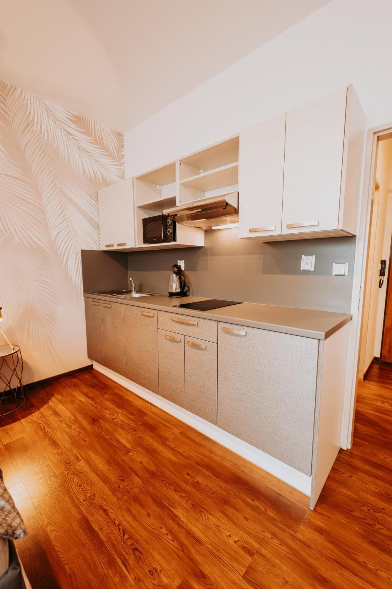 Citybeat Apartments, 400M From The Square Пилзен Екстериор снимка
